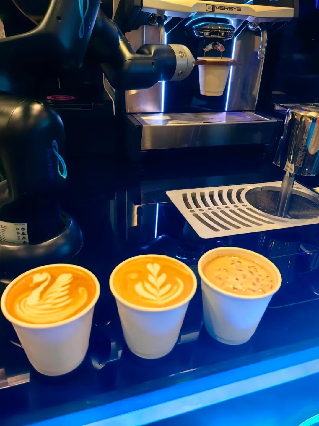 Custom Latte Art by Coffee Robot